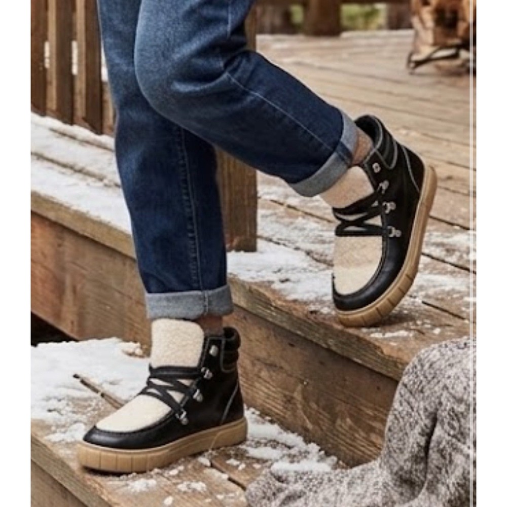 Women's Black/ White Sherpa Kimber Boots Lace Up Memory Foam Insoles Size 9